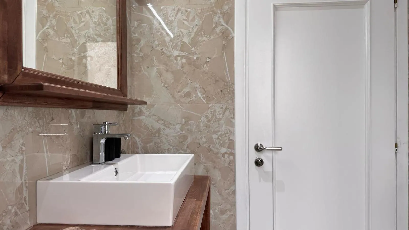 Terrace Flat In Heart Of Tirana Apartment