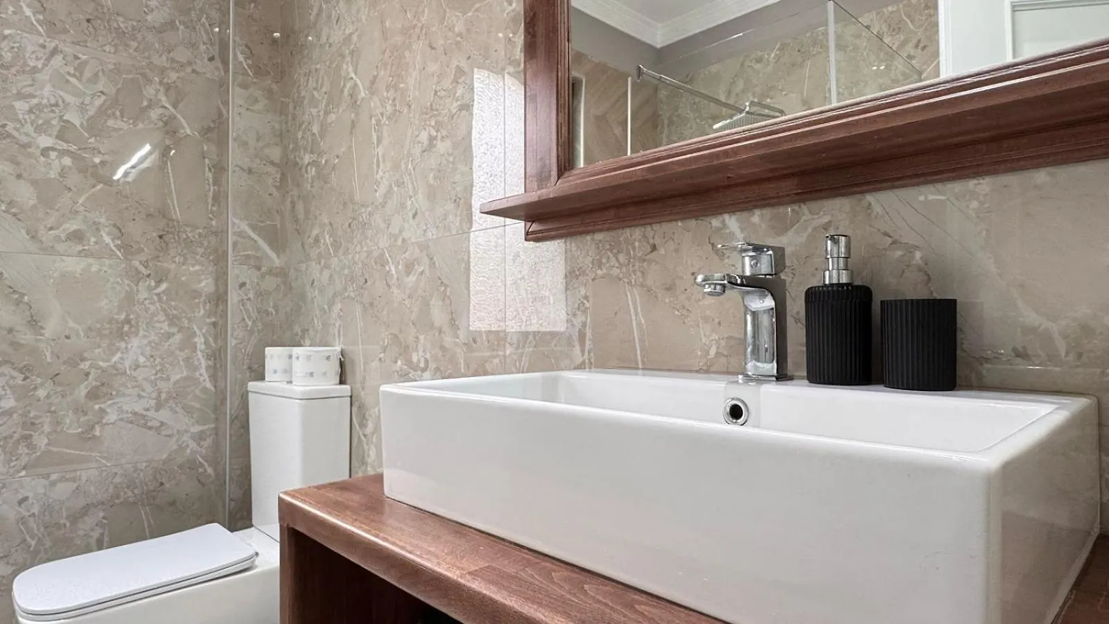Terrace Flat In Heart Of Tirana Apartment